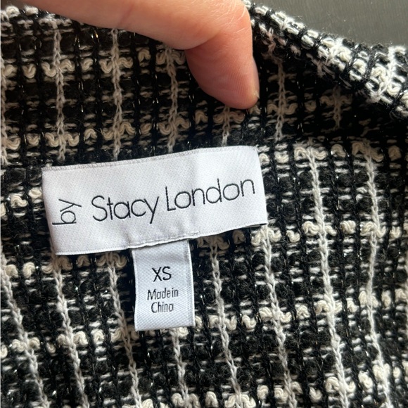 Chic Black and White Skirt Set for Effortless Elegance‎ - Picture 6 of 7